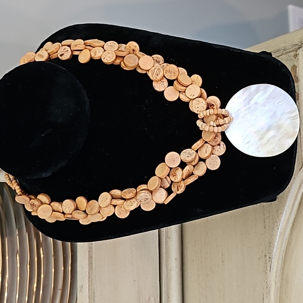 NY Wooden disc with mother of pearl pendant